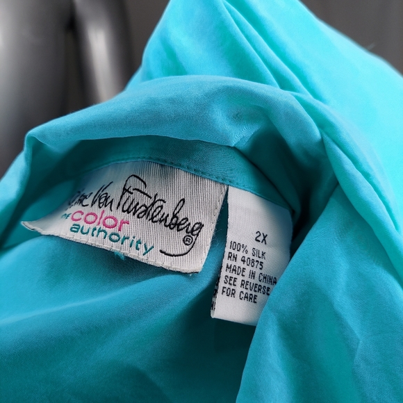 Diane Von Furstenberg 100% Silk Shirt Button-up, Collar, w/Pocket, Turquoise, 2X - Picture 4 of 4